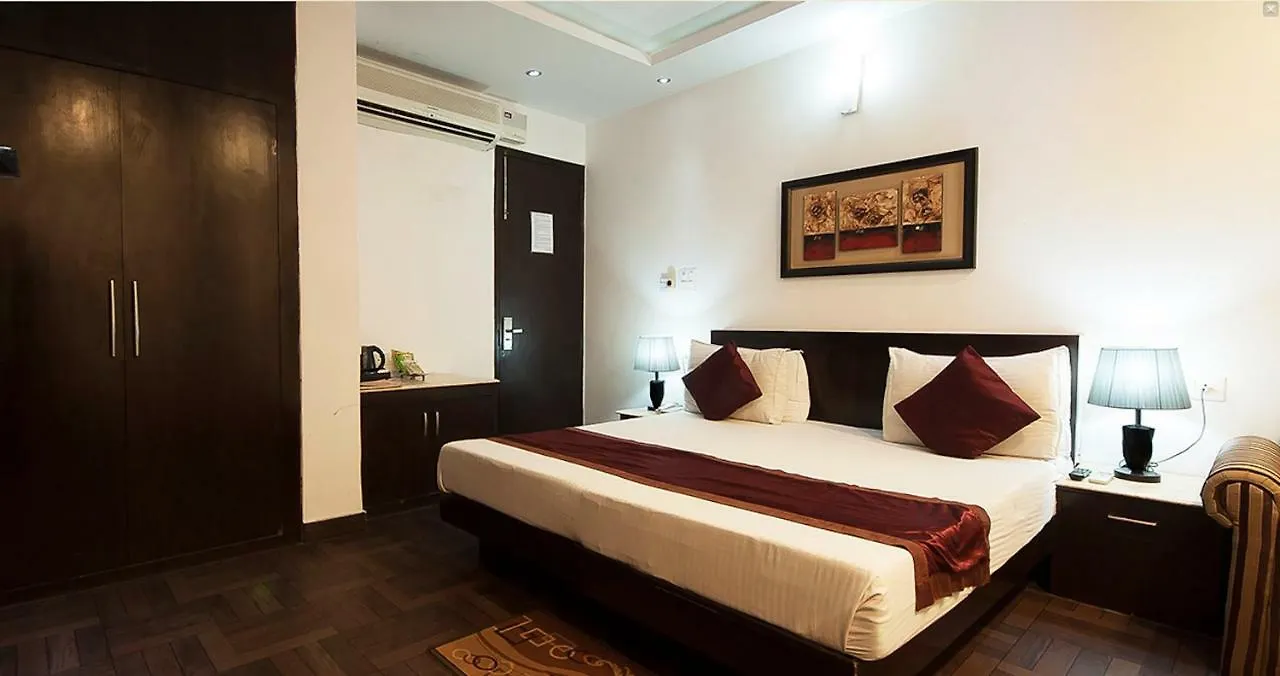 Moments-Near Blk Hospital Hotel Delhi  3*, Delhi (National Capital Territory of India)