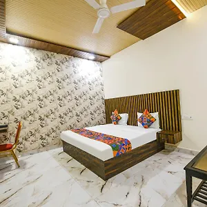 Hotel Fabhotel The Crystal Palace, Delhi (National Capital Territory of India)