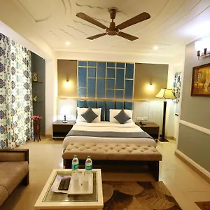 **** Hotel A Family Oppera Near Igi Airport India